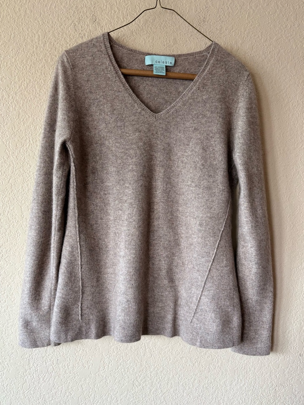 Celeste 100% Cashmere V-neck long-sleeve sweater. Color taupe L‎